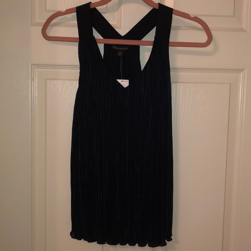 Pleaded black top